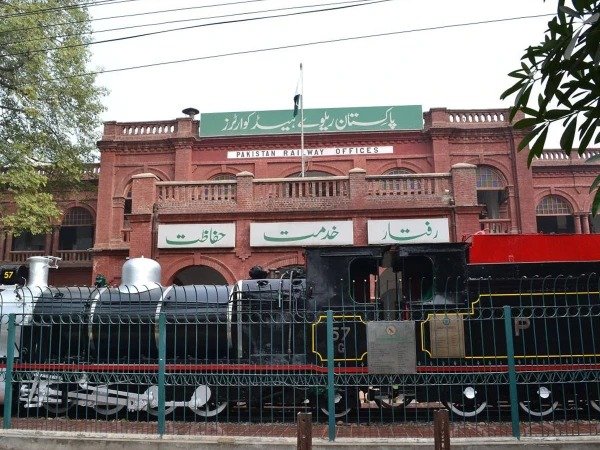 ریلویز کی اراضی پر 40 ارب روپے سے زائد کے فراڈ کا انکشاف، نیب نے تحقیقات شروع کر دیں