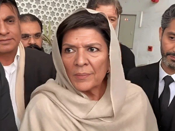 علیمہ خان کا سوال: مریم نواز نے توشہ خانہ سے گاڑی لی، کارروائی کیوں نہیں ہوئی؟