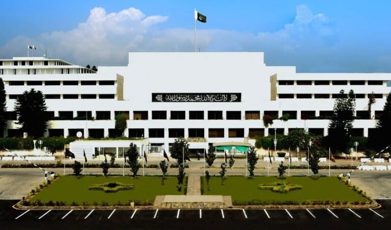 پاکستان حکومت نے چارٹر ہیلی کاپٹر سروس کی سہولت دینے کا اعلان کر دیا