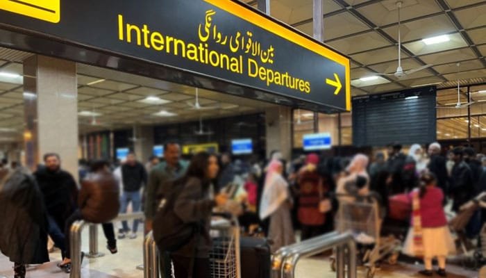 پاکستان سے بیرون ملک جانے والوں کی تعداد میں اضافہ، 2025 میں 7 لاکھ سے زائد افراد نے ملازمت کے لیے ہجرت کی