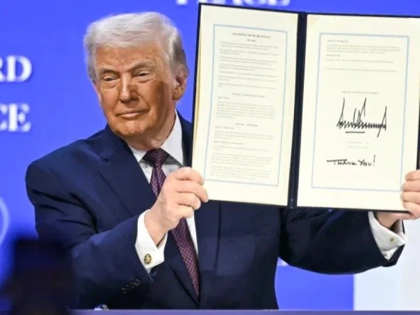 ٹرمپ کا تاریخی اقدام: 'بورڈ آف پیس' کا قیام، 20 عالمی رہنماؤں نے چارٹر پر دستخط کر دیے 46 IMG 20260122 WA1966