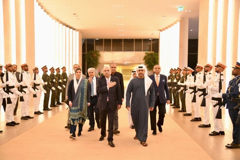صدرِ پاکستان آصف علی زرداری متحدہ عرب امارات کے چار روزہ سرکاری دورے پر ابوظہبی پہنچ گئے