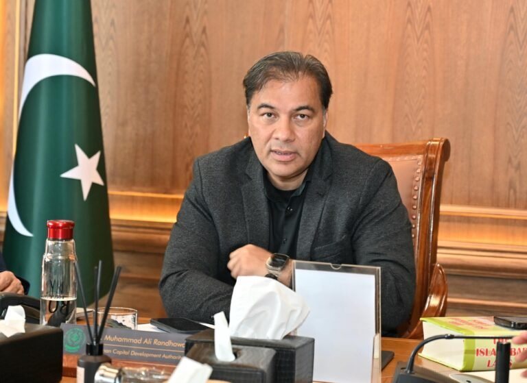 اسلام آباد میں کھلے مین ہولز، فٹ پاتھوں اور کرب اسٹونز کی بحالی کیلئے جامع مہم کا آغاز