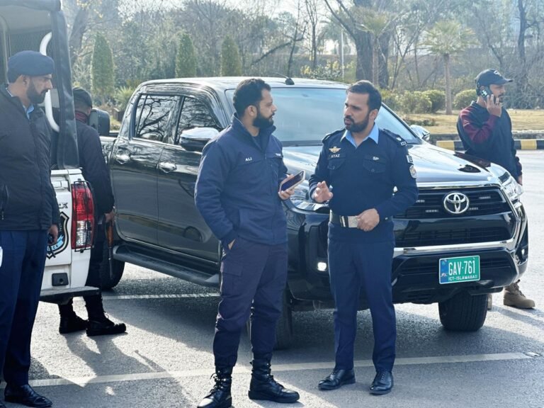اسلام آباد: ایس ایس پی آپریشنز قاضی علی رضا افسران کے ہمراہ فیلڈ میں متحرک