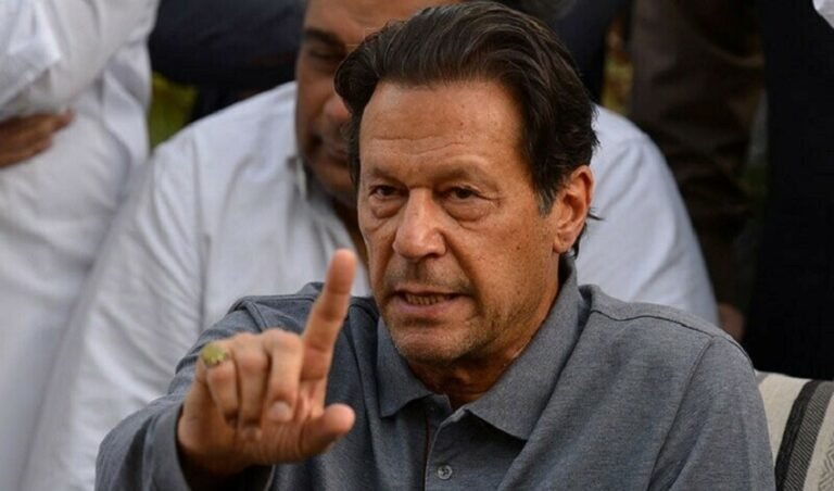عمران خان کی دائیں آنکھ میں بینائی متاثر ہونے کی تشخیص، رپورٹ اہل خانہ کو موصول