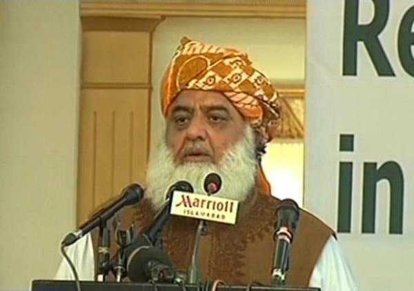 راولپنڈی: جے یو آئی کے سربراہ مولانا فضل الرحمن کا افغانستان پالیسی پر سخت تنقید — ’ایک انار نہیں آسکتا لیکن دہشت گرد آرہے ہیں‘