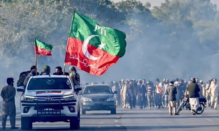 پی ٹی آئی احتجاج کیس: خصوصی عدالت پولیس پر برس پڑی، بڑے ملزمان آزاد غریب زیرِ عتاب