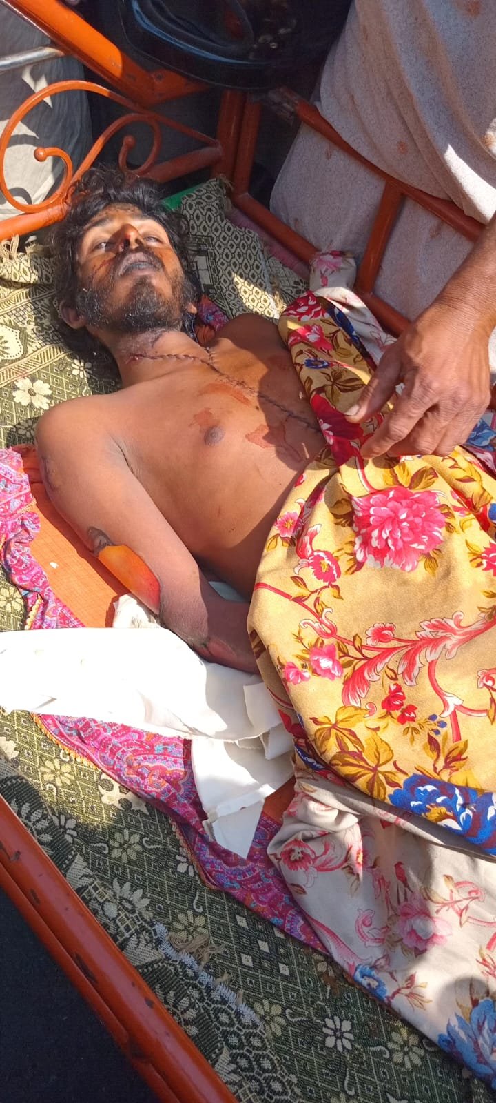 سرگودھا: زمیندار کے مبینہ تشدد سے مسیحی نوجوان جاں بحق، خودکشی ظاہر کرنے کی کوشش ۔ لواحقین کا لاہور روڈ بند