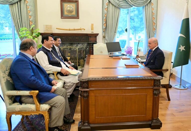 وزیراعظم شہباز شریف سے انجینئر امیر مقام کی ملاقات — ترقیاتی منصوبوں اور سیاسی امور پر تبادلہ خیال