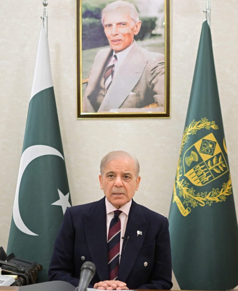 برطانوی وزیر اعظم کیئر اسٹارمر کا پاکستان کے کردار کی تعریف، وزیر اعظم شہباز شریف سے ٹیلی فونک گفتگو