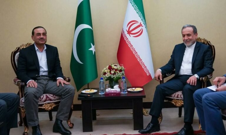 ایرانی وزیر خارجہ عباس عراقچی کی فیلڈ مارشل سید عاصم منیر اور اسحاق ڈار سے اہم گفتگو