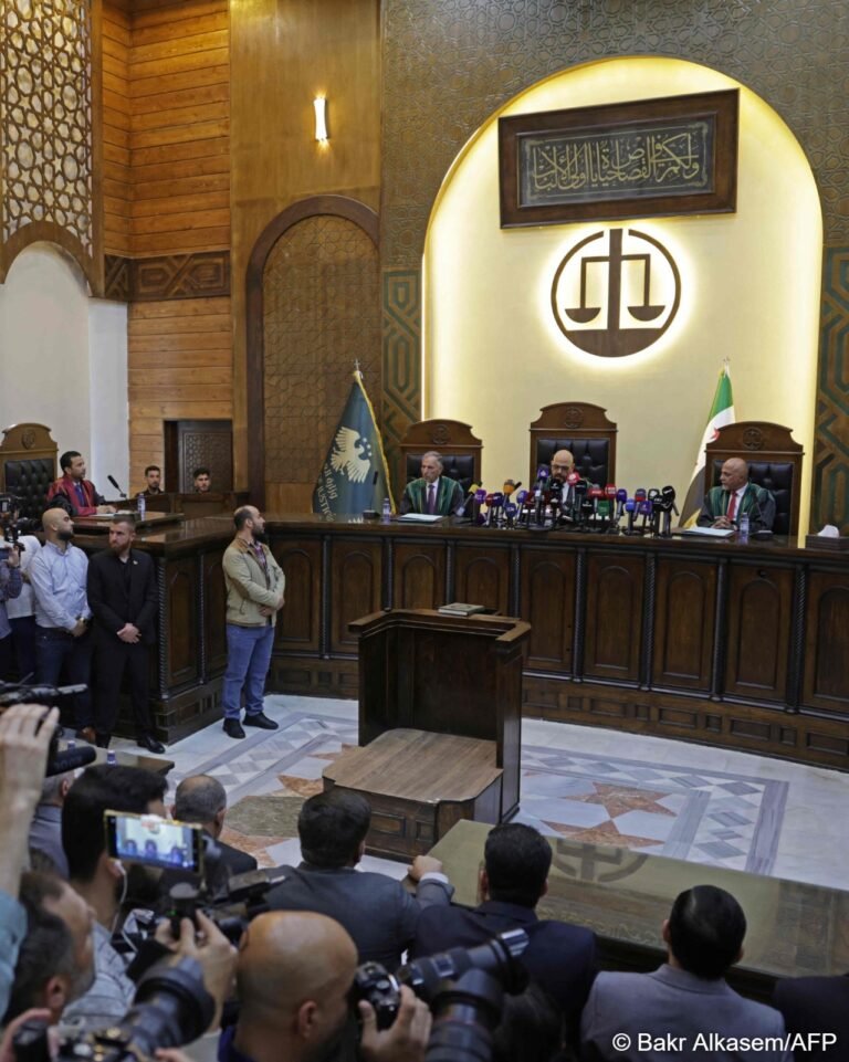 شام: اسد دور کے عہدیداروں کا پہلا مقدمہ دمشق میں شروع 91 IMG 20260426 WA1445