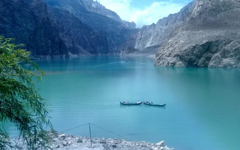 "گلیشیئر پگھل رہے ہیں، معیشت ڈوب رہی ہے — پاکستان کے لیے تباہ کن مون سون کا خدشہ”
