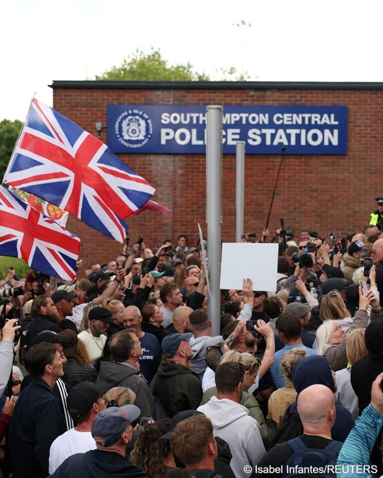 UK: چھرا گھونپنے کے واقعے کے بعد پرتشدد احتجاج — مزید 6 افراد پر فرد جرم عائد