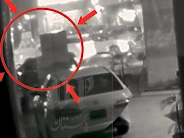 اغوا اور جنسی زیادتی کیس: رضا ڈار کی گاڑی میں غیرملکی خواتین کو ایئرپورٹ لے جانے کے شواہد سامنے آگئے 64 IMG 20260705 WA1693