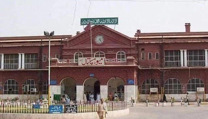 میو ہسپتال لاہور: 2 کروڑ 23 لاکھ روپے کے اسٹنٹس اور بیلونز غائب، انکوائری کمیٹی تشکیل 3 IMG 20260718 WA2375