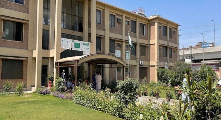 KP prohibits teachers visiting Education Department offices during duty hours