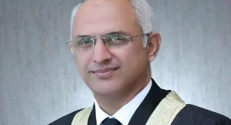 Citing shrinking judicial independence, LHC judge tenders resignation