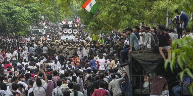 ٹیلی کام کمپنیوں نے انٹرنیٹ شٹ ڈاؤن کے احکامات کی تصدیق کی، حکومت اب تک خاموش