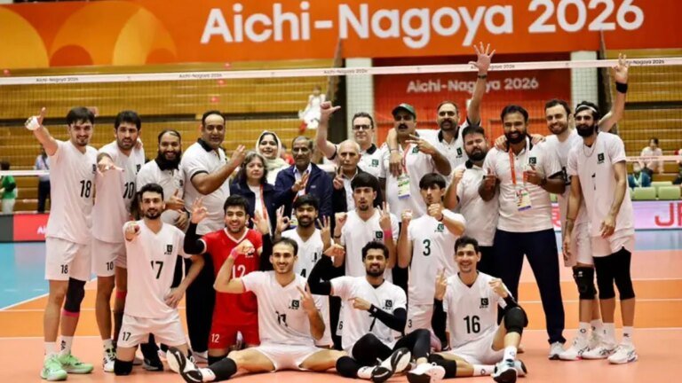 Pakistan sweeps India 3-0 to secure men’s volleyball semi-final spot