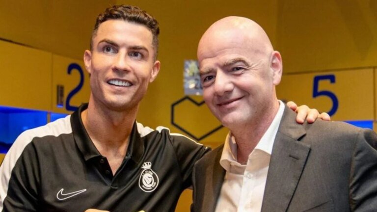 Gianni Infantino supports Cristiano Ronaldo on the historic race to 1000 goals