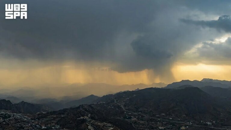 Saudi Arabia issues red, orange weather alerts