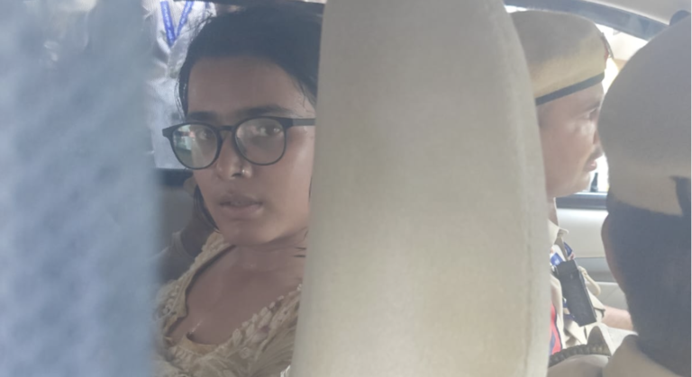 مظاہرین کو بسوں میں کھینچ کر لے گئی پولیس، نہا بورا حراست میں