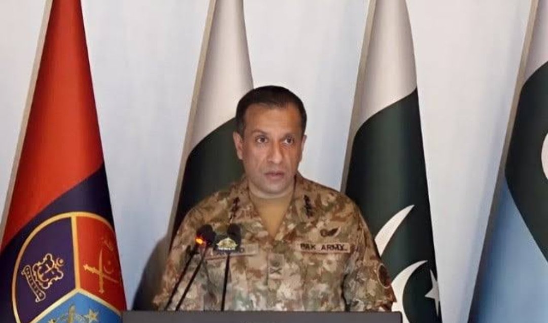 ڈی جی آئی ایس پی آر کی صحافیوں سے گفتگو 1 Screenshot 20250821 145900