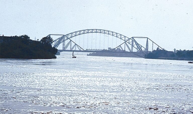 سکھر بیراج پر اونچے درجے کے سیلاب کا خدشہ