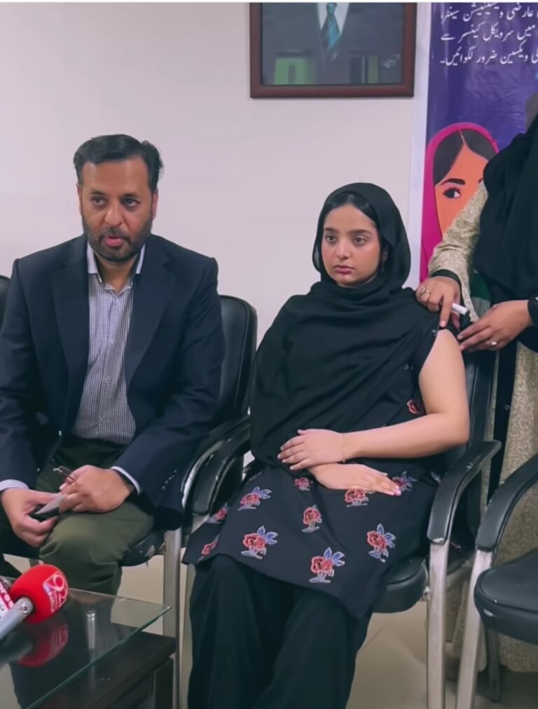 ایچ پی وی ویکسین پر جھوٹے پروپیگنڈے کا خاتمہ، وفاقی وزیرِ صحت نے بیٹی کو ویکسین لگوا دی