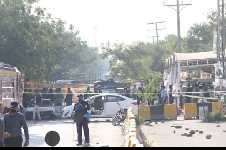 *اسلام آباد کچہری کے باہر بھارتی اسپانسرڈ اور افغان طالبان کی پراکسی ’’فتنہ الخوارج‘‘ کا خودکش حملہ — 12 شہید، درجنوں زخمی
