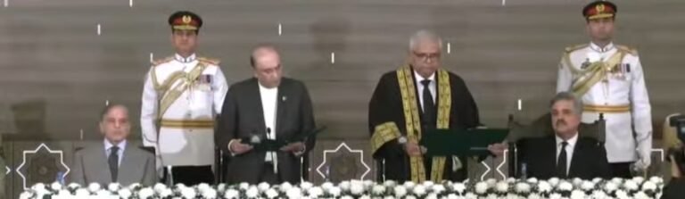 جسٹس امین الدین خان نے وفاقی آئینی عدالت کے پہلے چیف جسٹس کا حلف اٹھا لیا