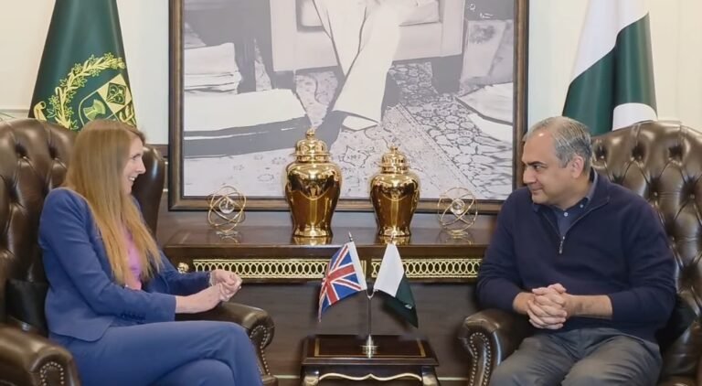 وفاقی وزیر داخلہ محسن نقوی سے برطانوی ہائی کمشنر جین میریٹ کی اہم ملاقات، غیر قانونی پاکستانیوں کی واپسی اور ایکسٹراڈیشن معاملات پر گفتگو 96 Screenshot 20251204 140419 1