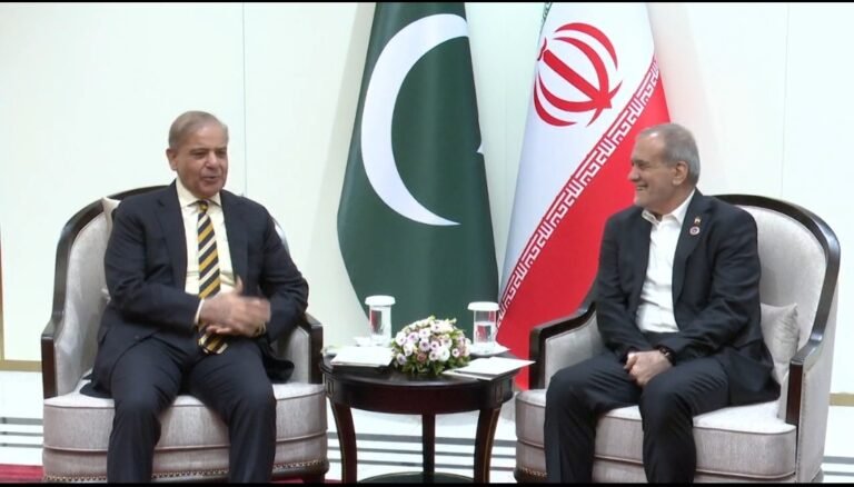 بشکیک: وزیراعظم شہباز شریف کی ایرانی صدر ڈاکٹر مسعود پزشکیان سے ملاقات، علاقائی امن پر تبادلہ خیال