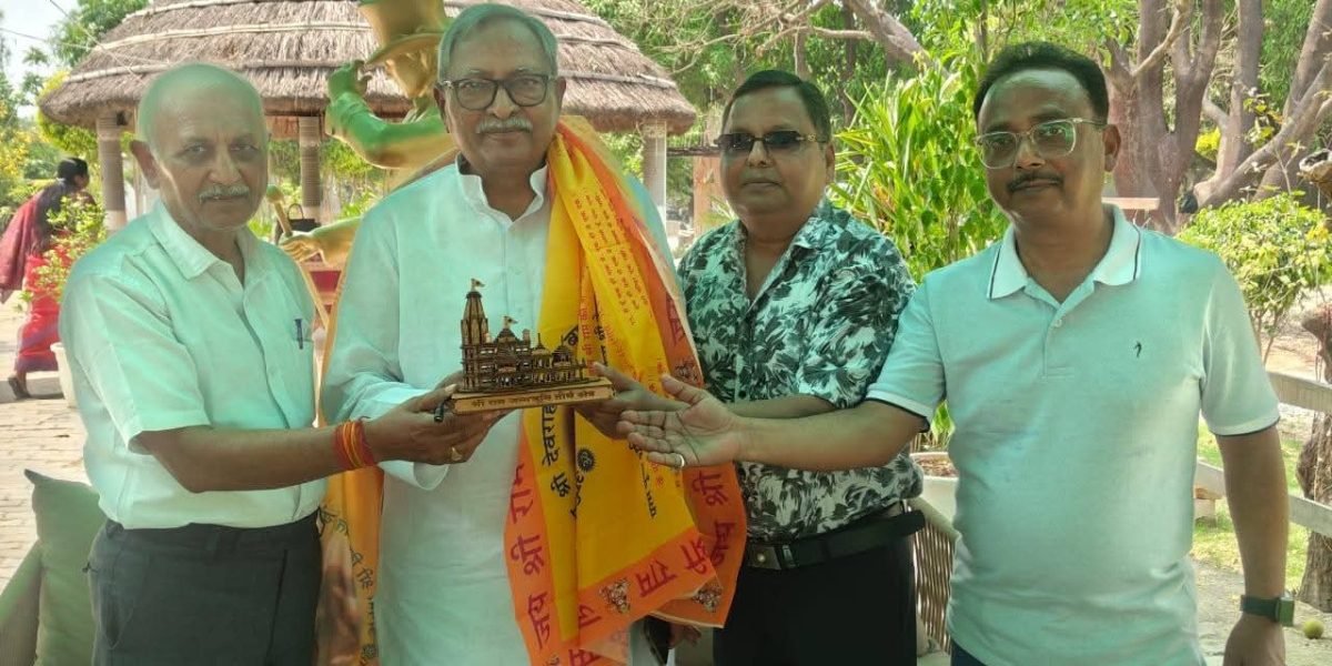 Subhash Srivastava extreme Left former accountant of the Ram Mandir Trust 1200x600 1