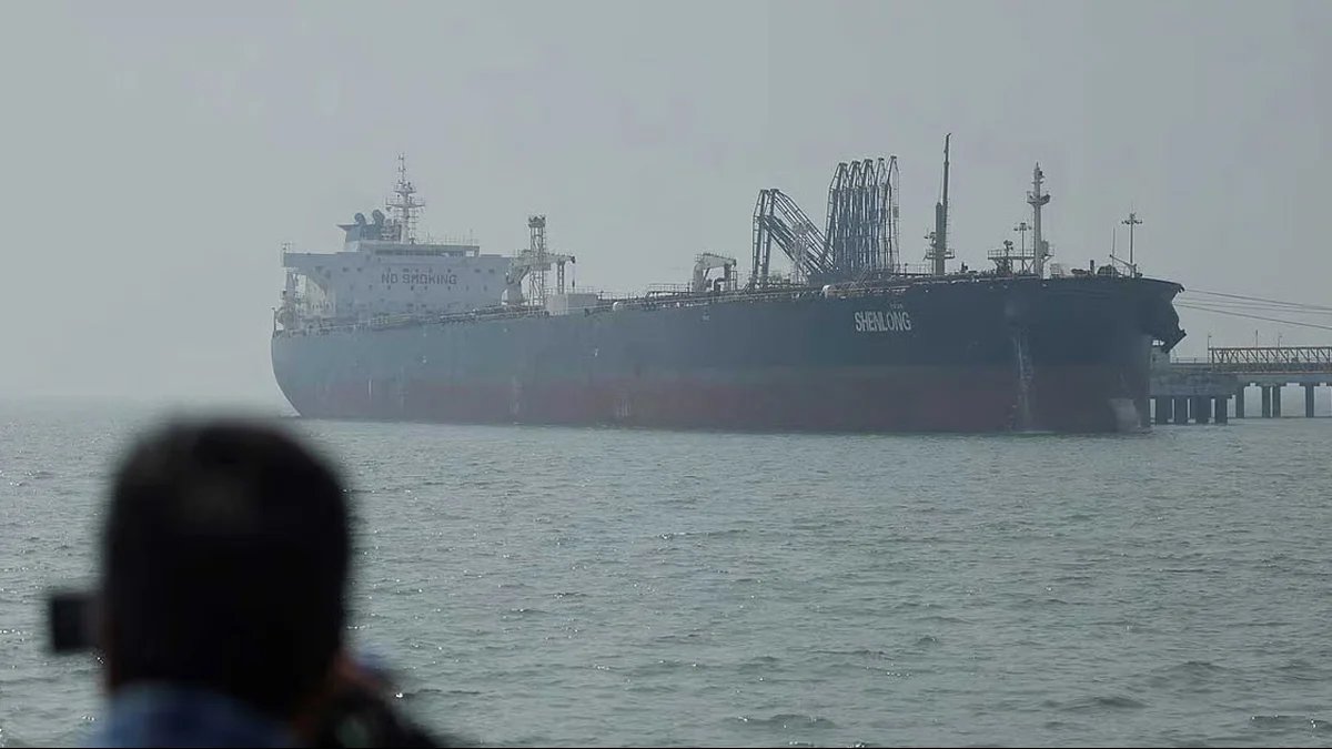 US Alarmed as Iran Threatens Petrodollar System.jpg