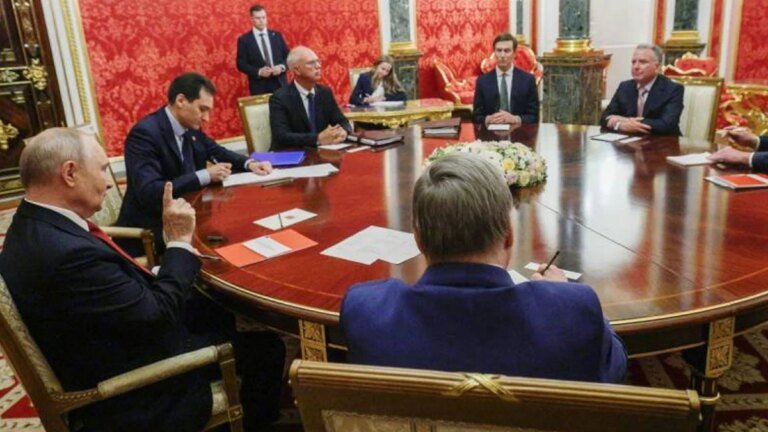 Vladimir Putin meets US envoys for Ukraine war talks
