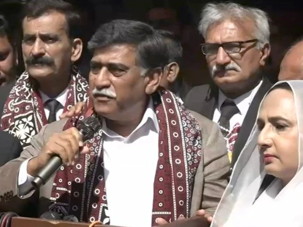 پیپلزپارٹی حکومت اندرون سندھ کے ڈاکوؤں کو بے نظیر انکم سپورٹ سے مال دے رہی ہے، آفاق احمد