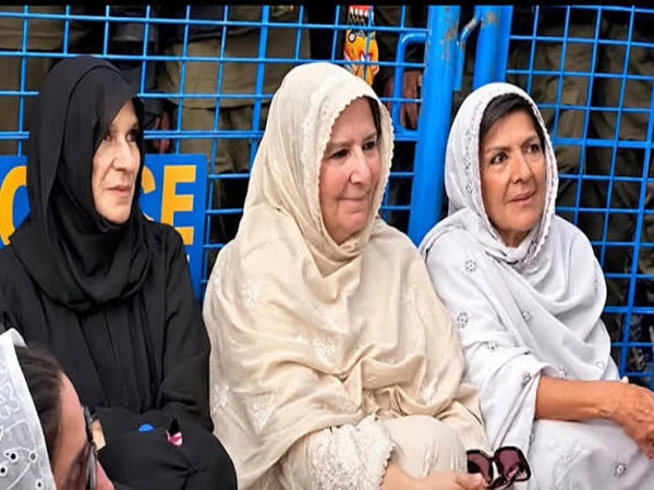 aleema and noreen niazi1793207503 0