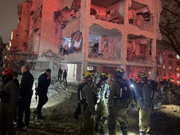 اسرائیلی شہر عراد پر ایرانی میزائل حملہ، متعدد عمارتیں تباہ، ہلاکتوں کا خدشہ 52 arad1774134409 0