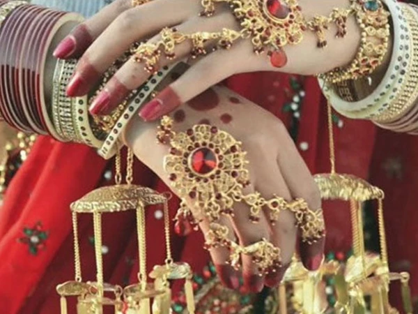 کراچی سے نکاح کیلئے آنے والا نوجوان حیدرآباد میں لٹ گیا، دلہن اور ساتھی نقدی و کپڑے لے کر فرار