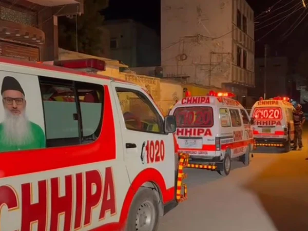 کراچی، زیرِ زمین پانی کے ٹینک میں صفائی کے دوران 3 افراد دم گھٹنے سے بے ہوش