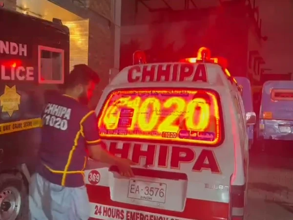 کراچی: ناظم آباد نمبر 3 میں تیز رفتار کار کی ٹکر سے ایک شخص جاں بحق