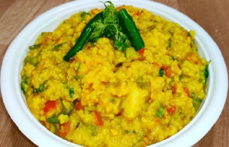 کھچڑی کھائیں اور صحت بنائیں، جانیں کھچڑی کے 5 زبردست فوائد