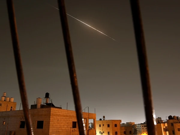 ایران کے شہر نطنز میں جوہری تنصیبات پر اسرائیل اور امریکی حملے کے جواب میں ایران نے جوابی کارروائی کرتے ہوئے صیہونی جوہری تنصیبات پر حملہ کر دیا۔ 59 dimona attack1774126019 0