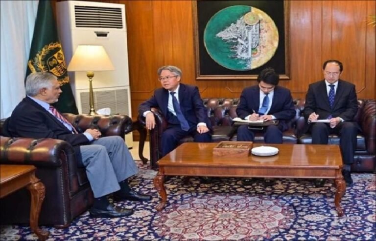 چینی سفیر سے اسحاق ڈار کی ملاقات، اسلام آباد مذاکرات کے بعد کی صورتحال پر تبادلہ خیال 62 ef09213b885e2773aa49c841c645d8fa L