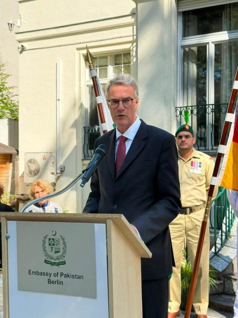 سفارت خانہ پاکستان برلن نے جشن آزادی کی تقریب حب الوطنی کے جوش و جذبے کے ساتھ منائی۔ 5 fb img 17868503996936765056970216822313