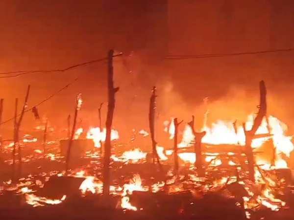 fire in gulistan e jauhar furniture market1793309238 0