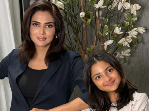 ویوز کےلیے بیٹی کو استعمال کرنے پر فضا علی پر تنقید 37 fizaalidaugher1763928485 0