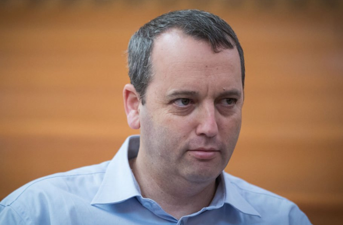 gilad 7926 d